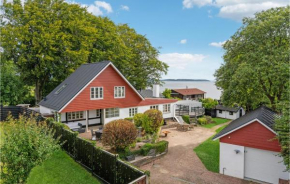 Lovely Home In Børkop With Kitchen in Børkop